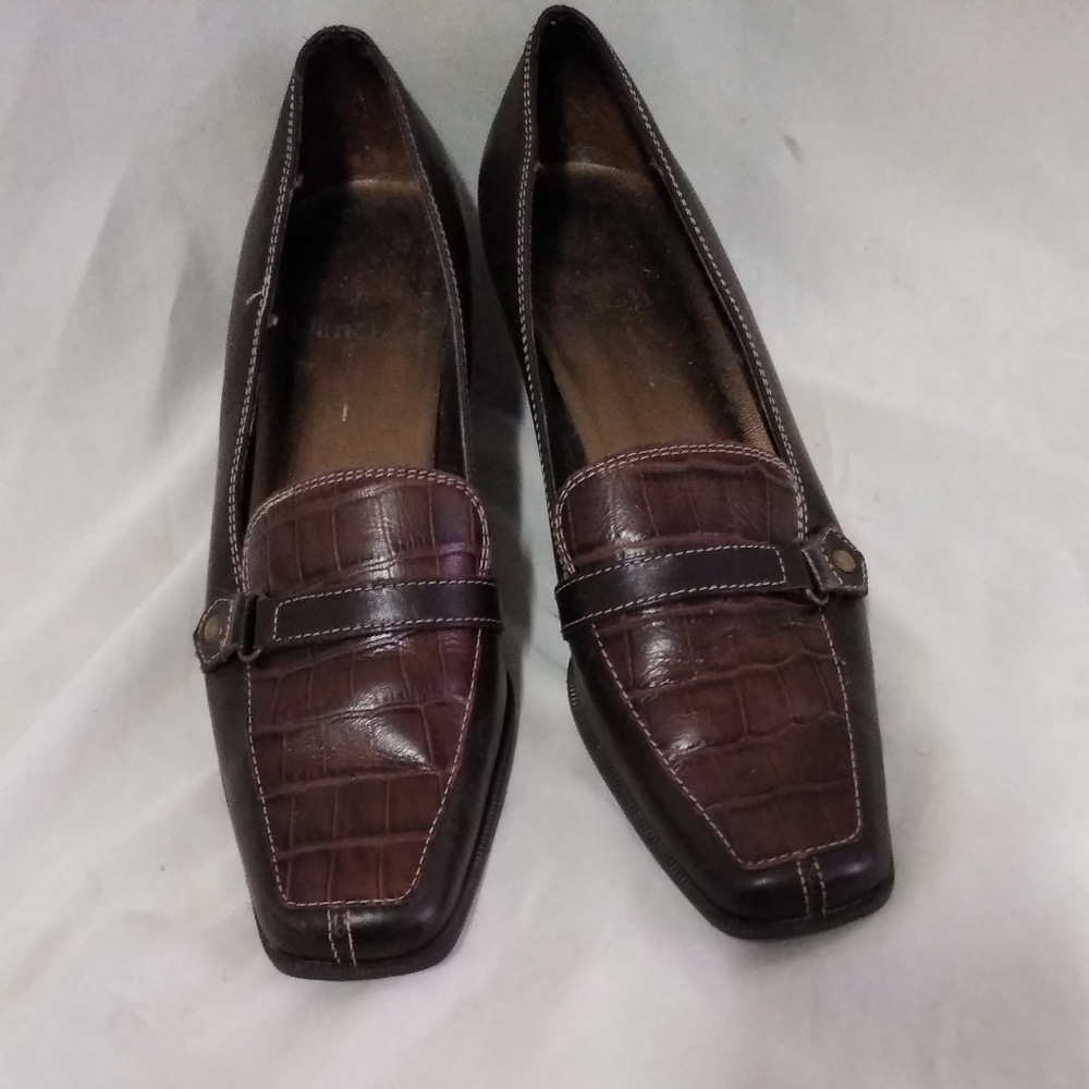 Danielle Pumps Shoes Size 6M Mock Croc Trim